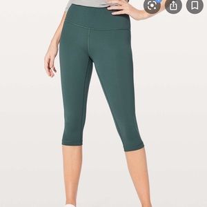Lululemon Wunder Under crop leggings